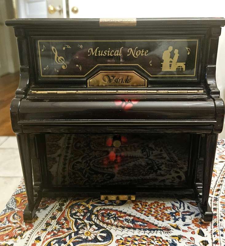 Vintage Piano Music/Jewelry Box Keepsake Black Laquer Storage