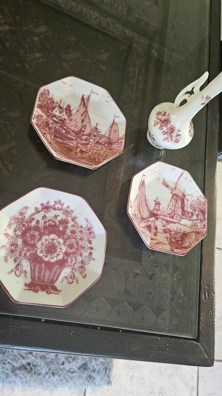 Vintage pink delft decor