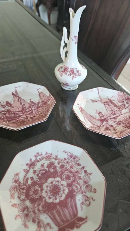Vintage pink delft decor