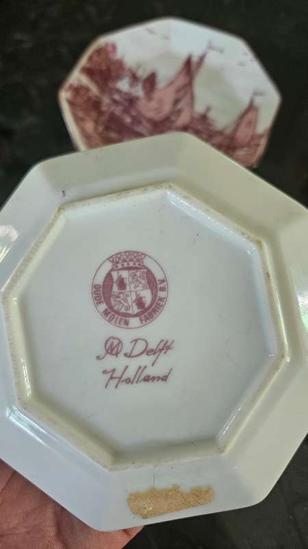 Vintage pink delft decor