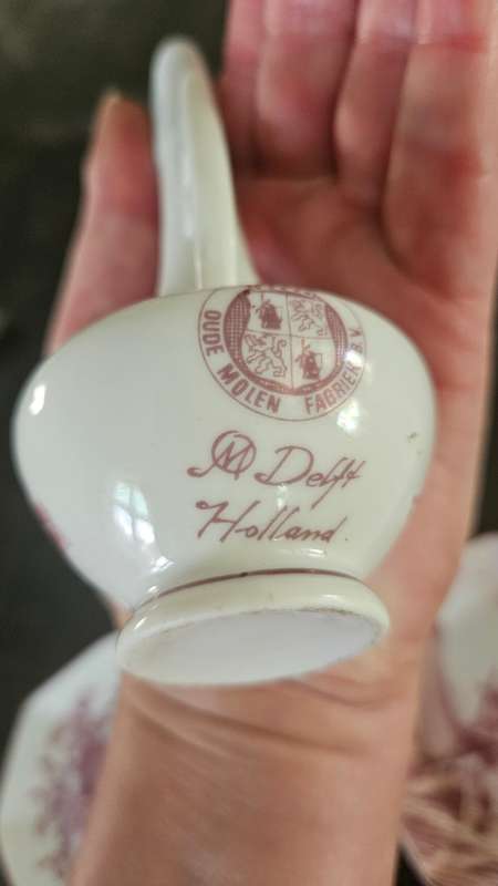 Vintage pink delft decor