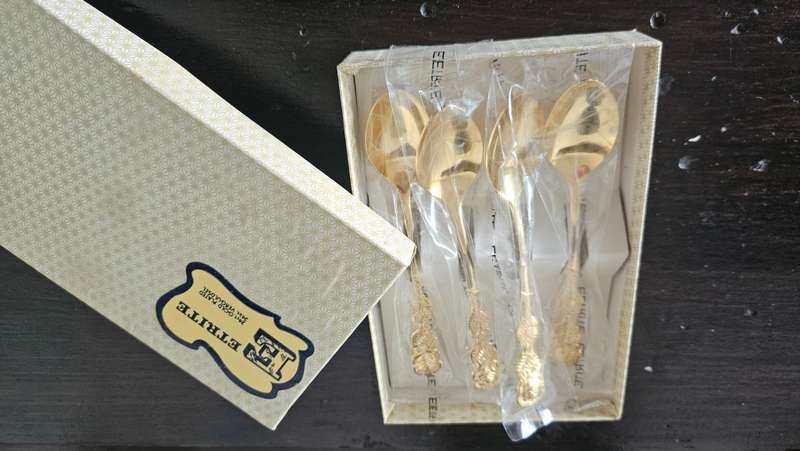 12 x  Eetrite gold plated teaspoons