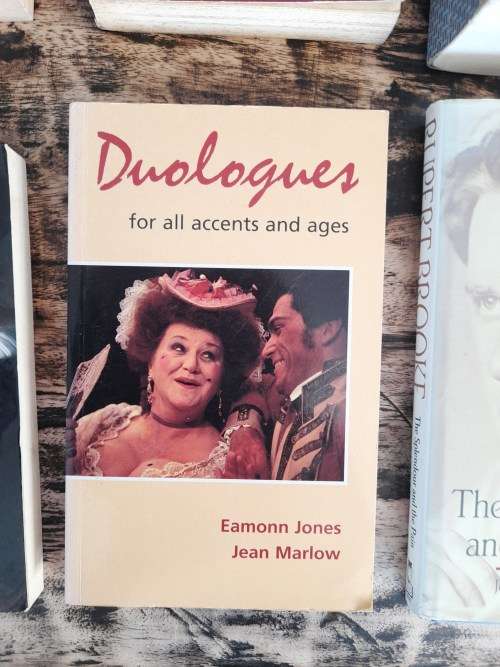 6 books dedicated to poetry