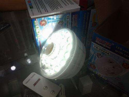 Wholesale - Emergency Reghargeable 23 LED Lamp Light with remote, auto on and off