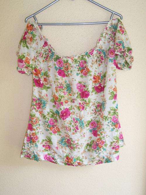 Floral Top size medium