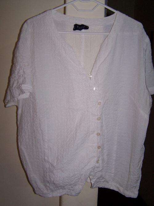 White button up to (Front is assymetrical) xxl