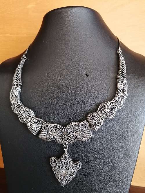 VINTAGE NECKLACE