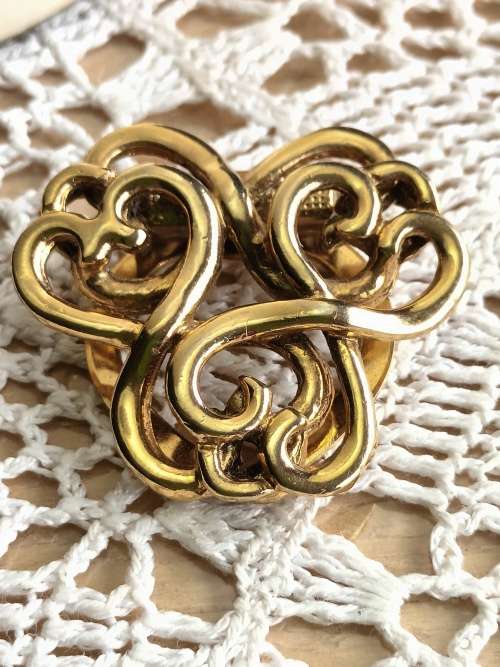 VINTAGE CELTIC GOLD TONED SCARF RING