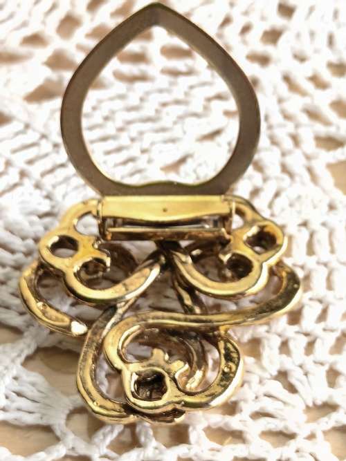 VINTAGE CELTIC GOLD TONED SCARF RING