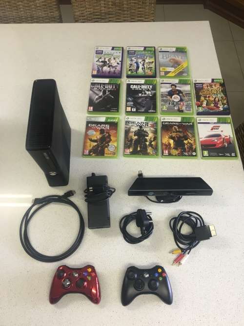 Xbox 360 S + 2 Wireless Controllers + Xbox 360 Kinect + 11 games