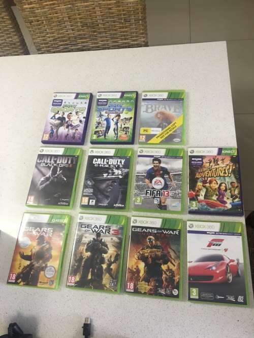 Xbox 360 S + 2 Wireless Controllers + Xbox 360 Kinect + 11 games