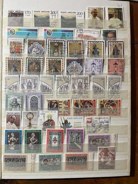 Stockbook 4 page filled with Vatican lot