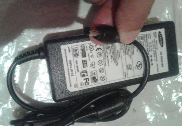 NEW Samsung laptop charger