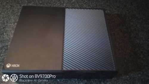 Xbox One Console - Model 1540, Excellent condition, includes 5 games and 2 controllers