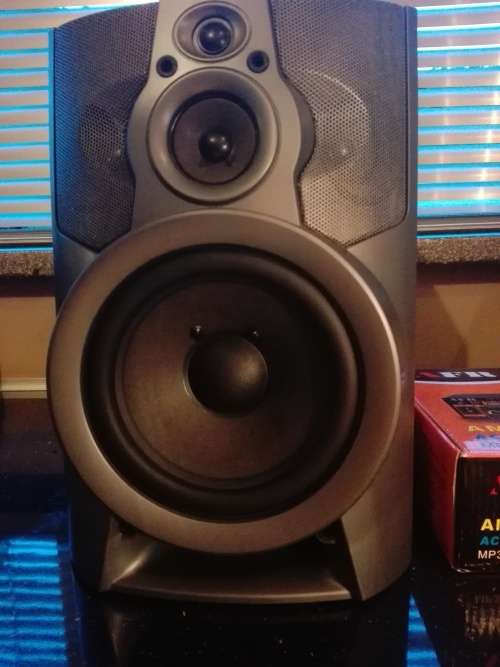REDUCED - MUST SEE !!! SONY SPEAKERS 2nd hnd +BLUETOOTH AMPLIFIER new