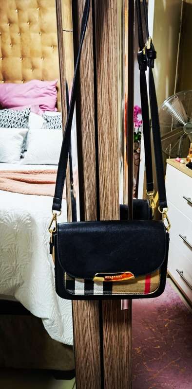 Burberry handbag in great condition