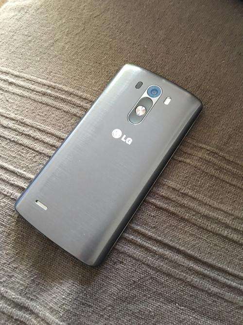 LG G3 32Gb with Wireless Charger and Leather Flip Case