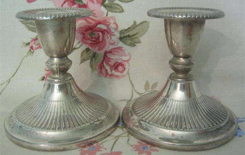 R1.00 VINTAGE AND ELEGANT, PAIR OF SILVERPLATED CANDLESTICKS IN GOOD CONDITION.