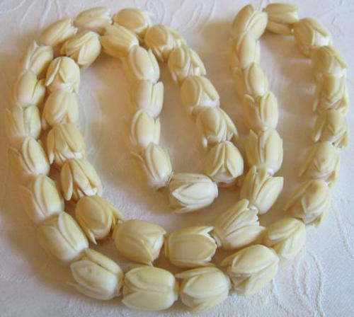 Vintage Antique Jewellery VINTAGE HAND CARVED PRE BAN IVORY NECKLACE IN THE IMAGE OF THE PIKAKE FLOWER. was sold for 1 470.00 on 12 Apr at 20 01 by dancing faerie in Wartburg ID 61498691