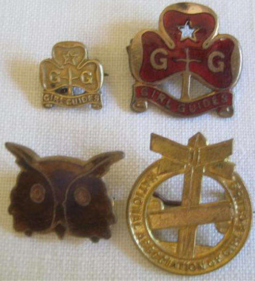 SET OF VINTAGE GIRL GUIDE BADGES.