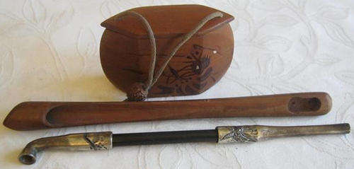 RARE FIND !! VINTAGE JAPANESE KISERU WITH ZUTZU ( SMOKING PIPE ) AND BAMBOO TOBACCO POUCH.