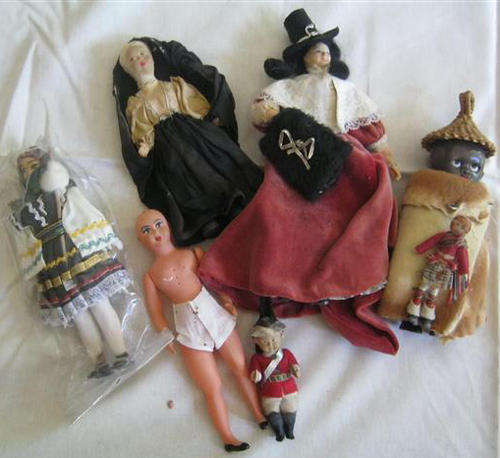 R1.00 SELECTION OF VINTAGE DOLLS IN VARIOUS STAGES OF DISREPAIR.
