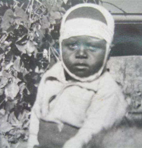 YOU JUST HAVE TO LOVE THIS PHOTO OF A LITTLE CHAP WITH HIS BEST FRIEND.