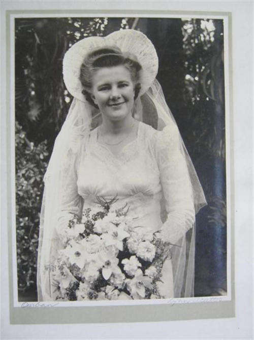 BEAUTIFUL BRIDE FROM THE 1940s