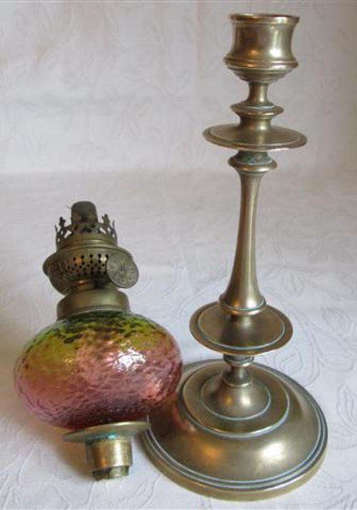 19th CENTURY PARAFIN LAMP, COLOURED GLASS CONTAINER ON A TURNED BRASS STAND AND TALL GLASS FUNNEL.