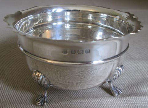 MAPPIN WEBB & CO, HALLMARKED SILVER SUGAR BOWL ON FEET, JAMES SWAN &SON 1911