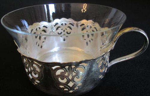 SET OF 6 VINTAGE SILVER PLATED HOT CHOCOLATE OR SWEET DISHES, SOME WITH GLASS LINERS