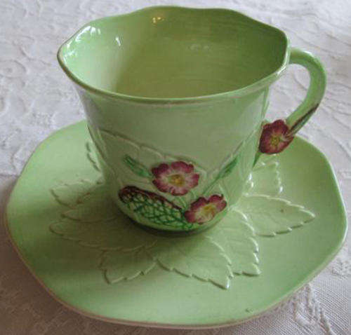 THE CUTEST, SMALL VINTAGE CARLTON WARE CUP AND SAUCER IN GOOD CONDITION, DIA 13.8cm.