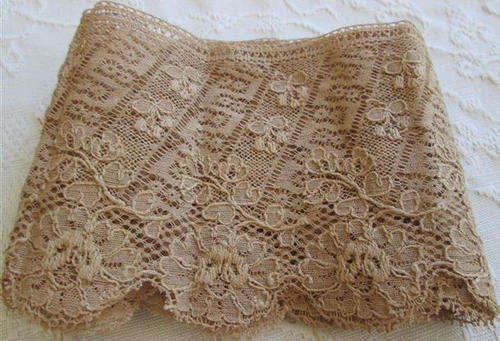 ANTIQUE TULLE LACE WITH A DETAILED ROSE DESIGN, LENGTH  90cm, WIDTH  8cm.