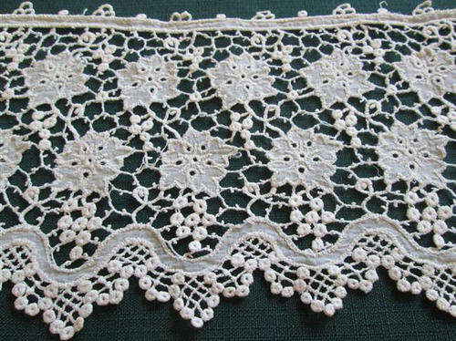 ANTIQUE COTTON ANGLAISE STYLE LACE, MEDIUM CREAM, LENGTH 65cm, WIDTH 13.5cm.