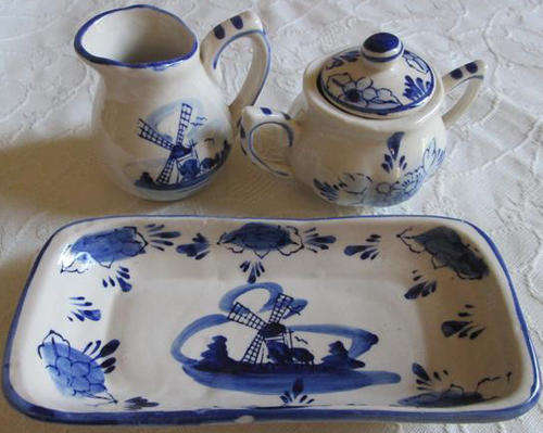 BLUE AND WHITE, CERAMIC  DELFT MILK JUG, SUGAR BOWL  WITH MATCHING TRAY.