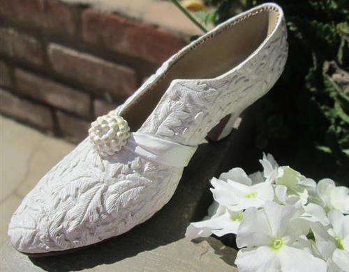 JUST THE RIGHT SHOE BY RAINE, COLLECTABLE MINIATURE SHOE.