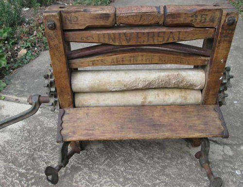 FARM FRESH !!! ANTIQUE 1880s UNIVERSAL CLOTHES WRINGER, PERFECT FOR DISPLAY
