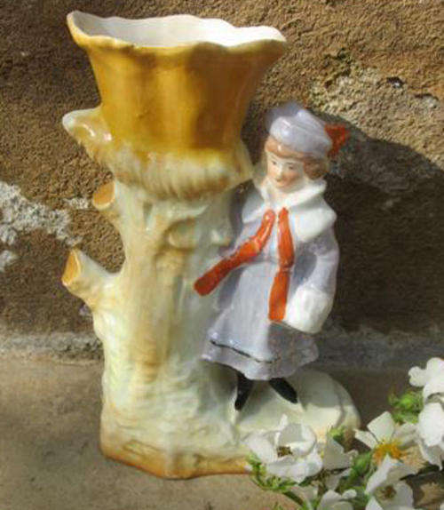 HAND PAINTED, PORCELAIN, VICTORIAN " SPILL " VASE, IN PERFECT CONDITION.