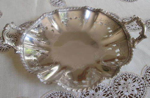 .VINTAGE, HEAVY QUALITY, SILVER PLATED BOWL WITH DECORATIVE HANDLES PERFECT FOR SWEETIES !!