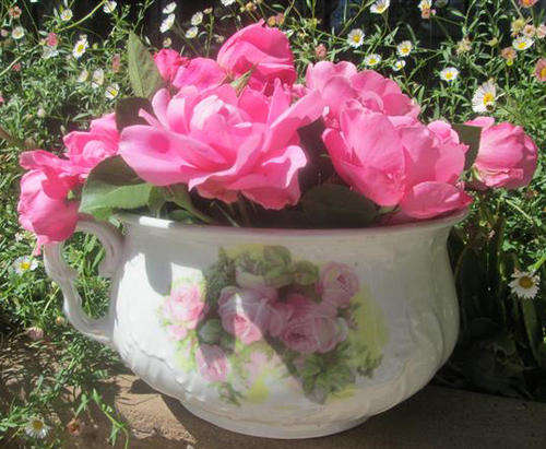 ANTIQUE / VINTAGE CHAMBER POT, ROSE DETAIL, IF YOU APPRECIATE BEAUTY PLEASE LOOK FURTHER.......
