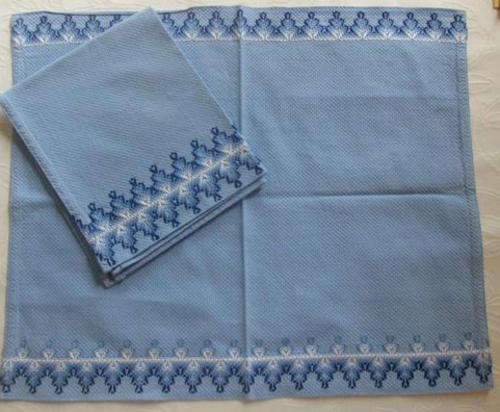 VINTAGE HUCKABACK PLACE MAT AND MATCHING SERVIETTE, FABRIC USED MOSTLY FOR TOWELS