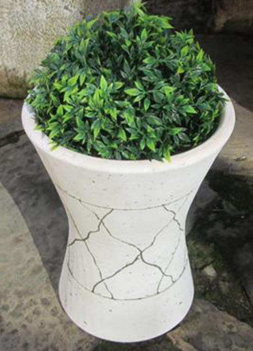 TALL NEUTRAL COLOUR, STONEWARE VASE IN GREAT CONDITION.