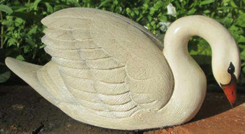 COLLECTABLE, HAND PAINTED  FEATHERS FRIEND  "MUTE SWAN" AS NEW CONDITION.