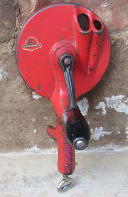 VINTAGE ZASSENHAUS  GERMAN MADE DOUBLE BEAN SLICER, VERY GOOD CONDITION.