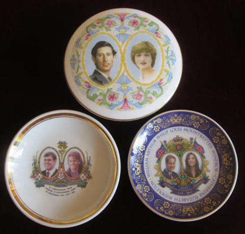ROYAL WEDDINGS,  TRIANGLE OF A TRINKET BOWL AND 2 PIN DISHES