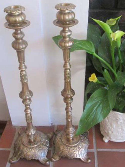 VINTAGE / ANTIQUE ?  PAIR OF SOLID BRASS ORNATE CANDLESTICKS