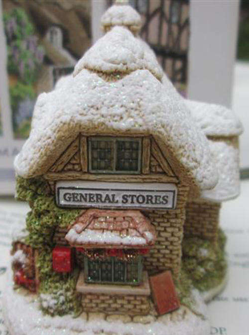 MAGICAL CHRISTMAS " CHRISTMAS STORES  "  LILLIPUT LANE  PERFECT TO TOP YOU CHRISTMAS CAKE....