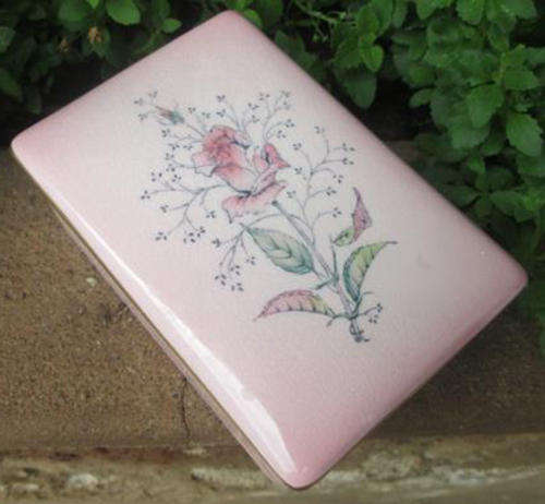 VINTAGE HAND PAINTED CARLTON WARE RECTANGULAR SHAPED TRINKET BOX.