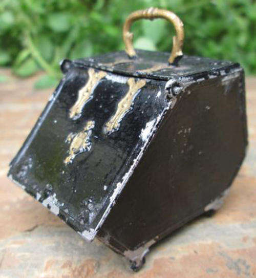FOR YOUR TOY COLLECTION...ANTIQUE DOLL HOUSE MINIATURE OR TOY COAL BIN WITH LID
