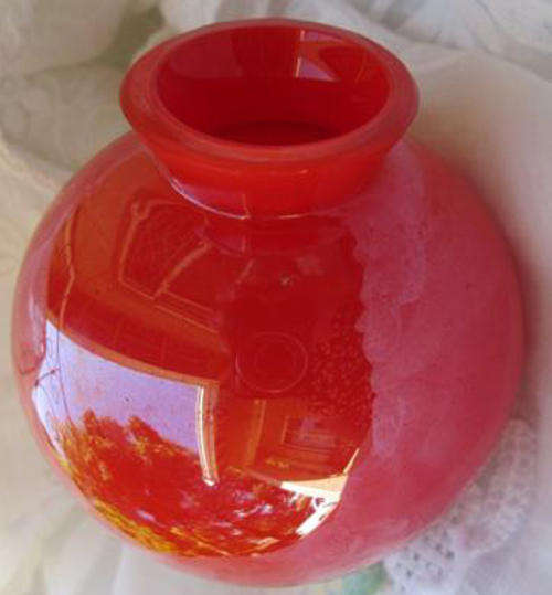 EARLY 1900s   BAVARIAN SMALL RED IRIDESCENT JEAN BECK MUNCHEN GLASS VASE